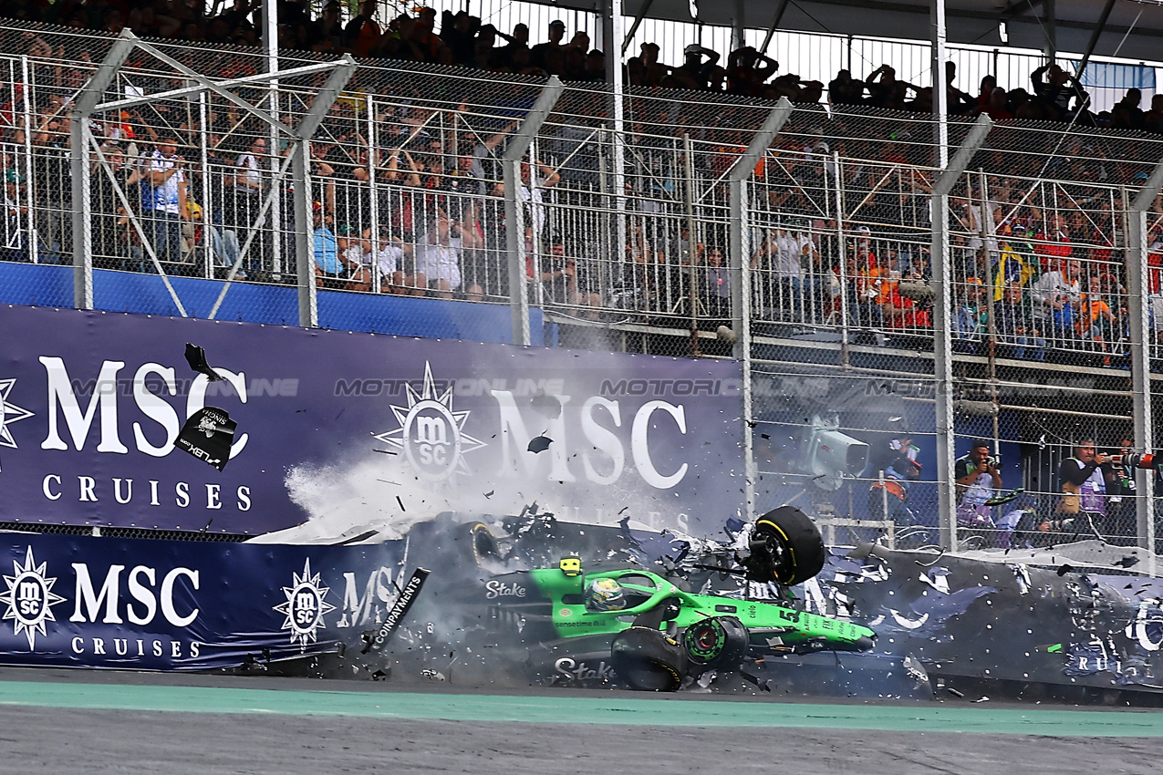 GP BRASILE, Gabriel Bortoleto (BRA) Sauber C45 crashed out of the race.

08.11.2025. Formula 1 World Championship, Rd 21, Brazilian Grand Prix, Sao Paulo, Brazil, Sprint e Qualifiche Day.

- www.xpbimages.com, EMail: requests@xpbimages.com © Copyright: XPB Images