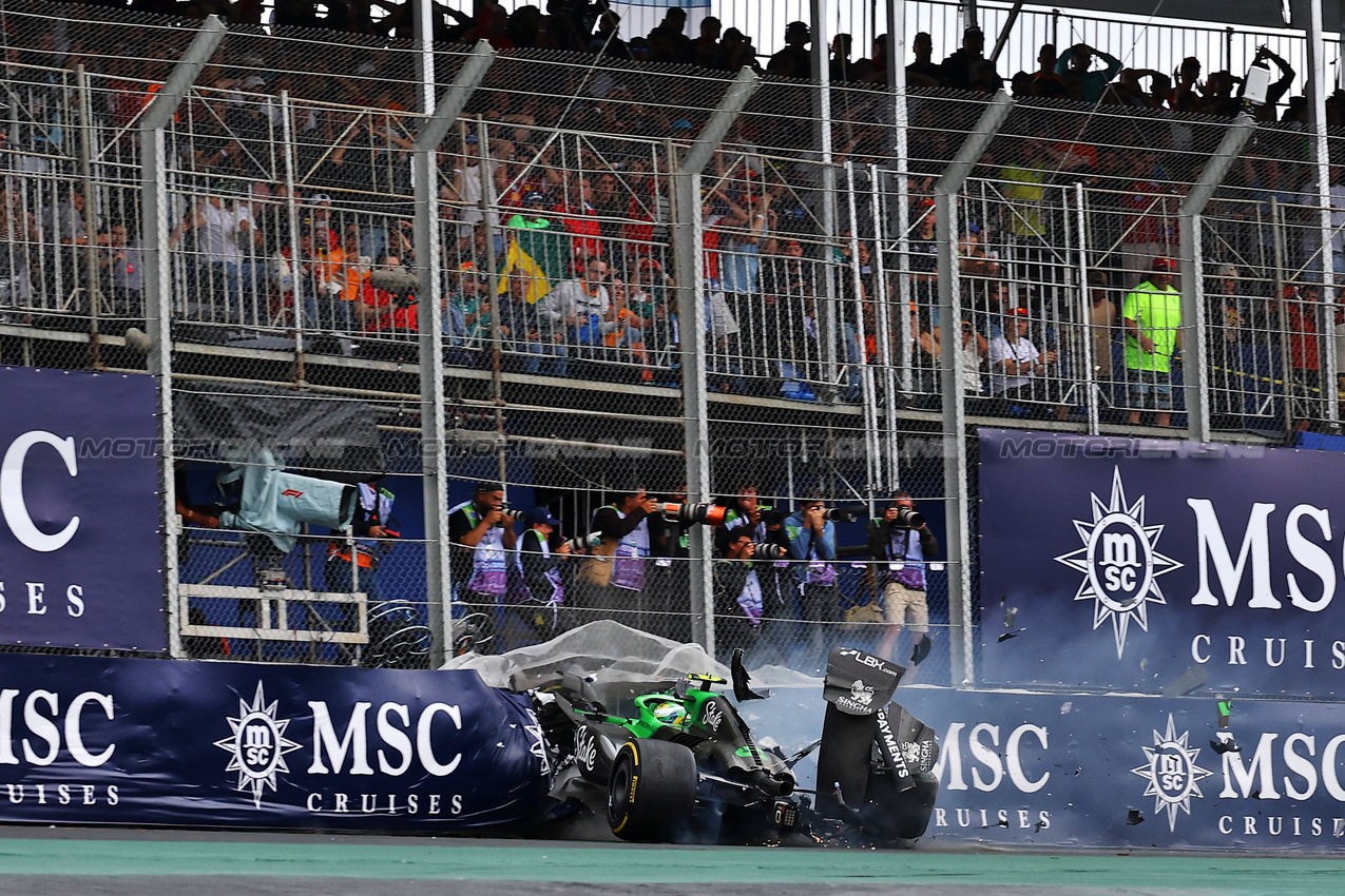 GP BRASILE, Gabriel Bortoleto (BRA) Sauber C45 crashed out of the race.

08.11.2025. Formula 1 World Championship, Rd 21, Brazilian Grand Prix, Sao Paulo, Brazil, Sprint e Qualifiche Day.

- www.xpbimages.com, EMail: requests@xpbimages.com © Copyright: XPB Images