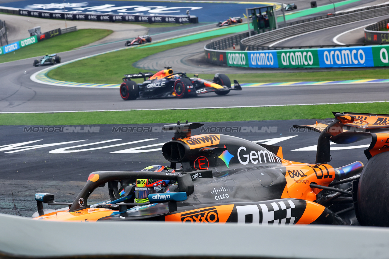 GP BRASILE, Oscar Piastri (AUS) McLaren MCL39 crashed out of the race.

08.11.2025. Formula 1 World Championship, Rd 21, Brazilian Grand Prix, Sao Paulo, Brazil, Sprint e Qualifiche Day.

- www.xpbimages.com, EMail: requests@xpbimages.com © Copyright: XPB Images