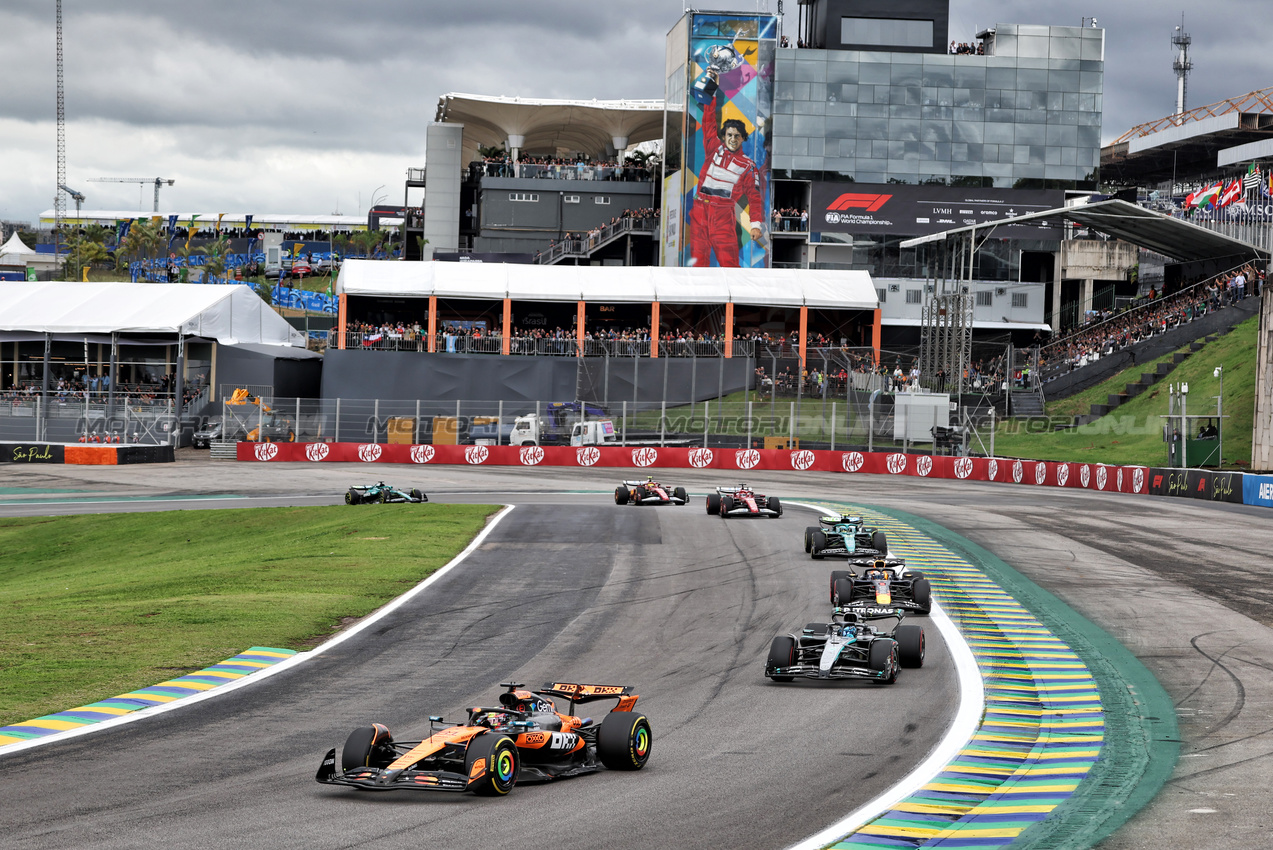 GP BRASILE, Oscar Piastri (AUS) McLaren MCL39 at the partenza of the race.
08.11.2025. Formula 1 World Championship, Rd 21, Brazilian Grand Prix, Sao Paulo, Brazil, Sprint e Qualifiche Day.
- www.xpbimages.com, EMail: requests@xpbimages.com © Copyright: Rew / XPB Images