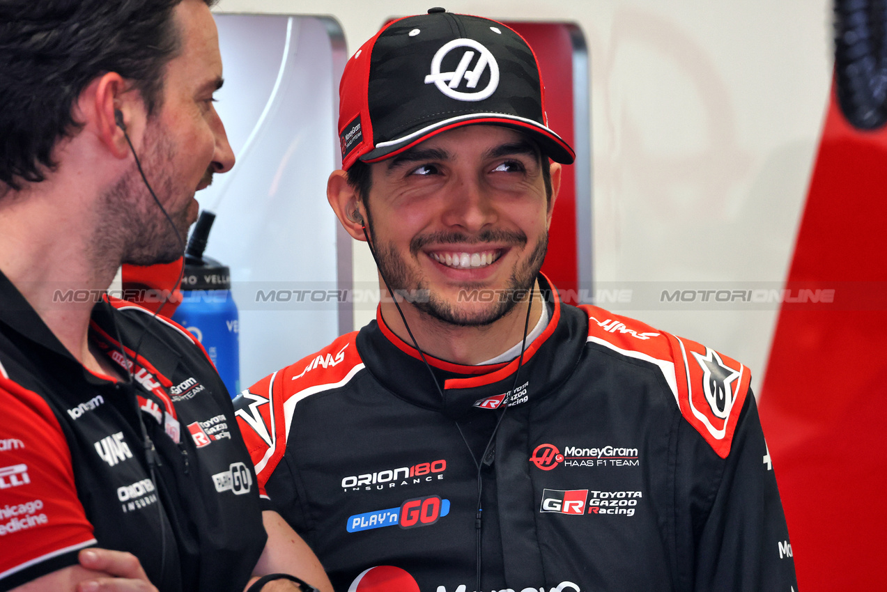 GP BRASILE, Esteban Ocon (FRA) Haas F1 Team.

08.11.2025. Formula 1 World Championship, Rd 21, Brazilian Grand Prix, Sao Paulo, Brazil, Sprint e Qualifiche Day.

- www.xpbimages.com, EMail: requests@xpbimages.com © Copyright: Batchelor / XPB Images