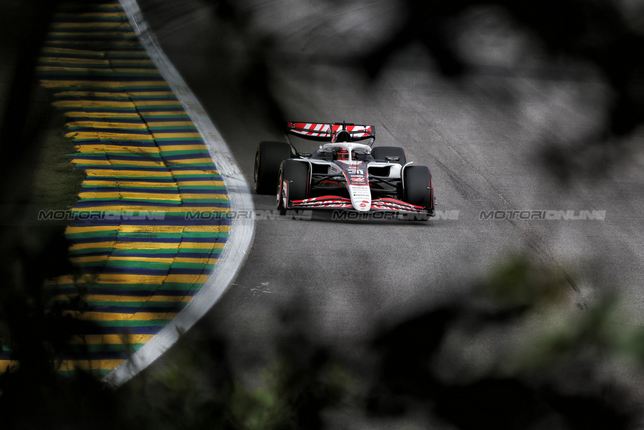 GP BRASILE, Esteban Ocon (FRA) Haas VF-25.
08.11.2025. Formula 1 World Championship, Rd 21, Brazilian Grand Prix, Sao Paulo, Brazil, Sprint e Qualifiche Day.
- www.xpbimages.com, EMail: requests@xpbimages.com © Copyright: Rew / XPB Images