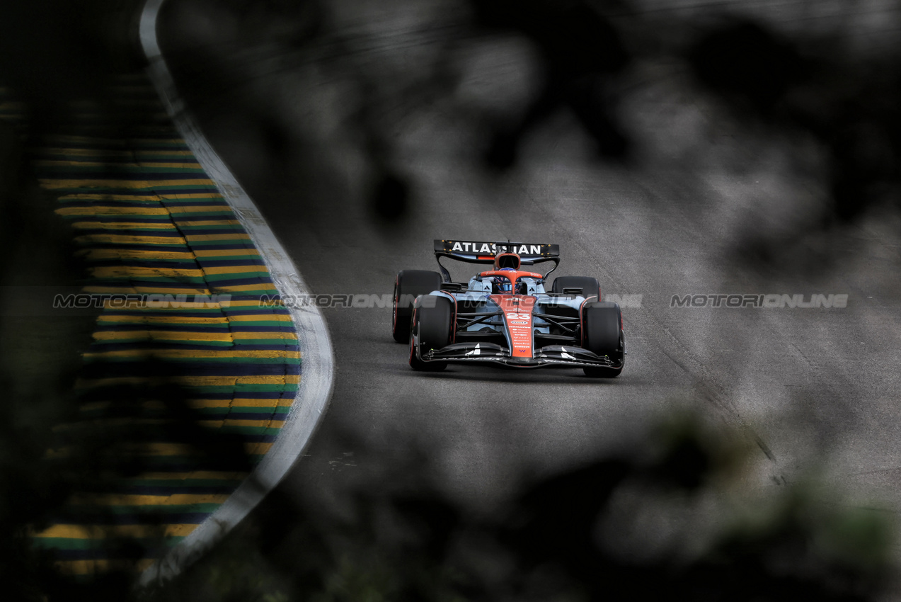 GP BRASILE, Alexander Albon (THA) Atlassian Williams Racing FW47.

08.11.2025. Formula 1 World Championship, Rd 21, Brazilian Grand Prix, Sao Paulo, Brazil, Sprint e Qualifiche Day.

 - www.xpbimages.com, EMail: requests@xpbimages.com © Copyright: Rew / XPB Images