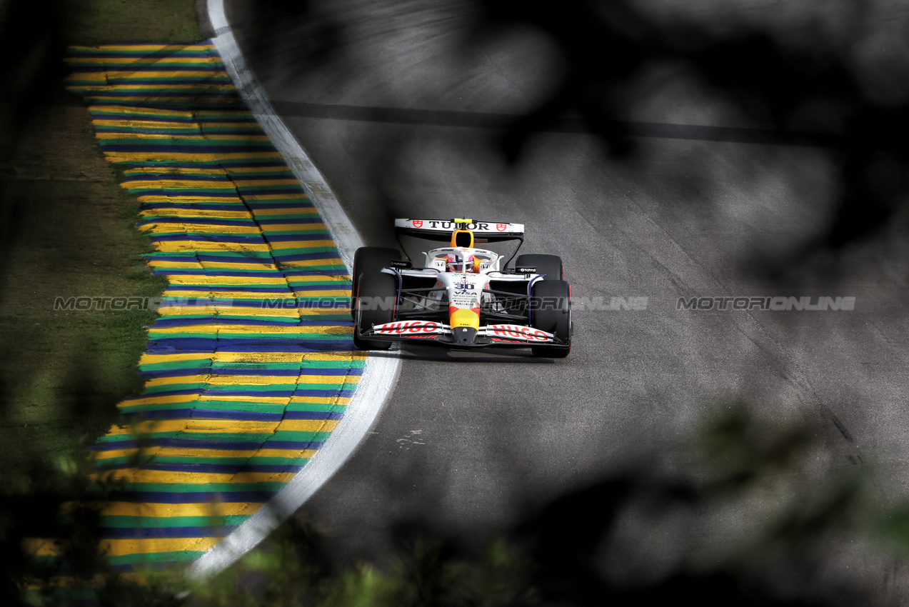 GP BRASILE, Liam Lawson (NZL) Racing Bulls VCARB 02.
08.11.2025. Formula 1 World Championship, Rd 21, Brazilian Grand Prix, Sao Paulo, Brazil, Sprint e Qualifiche Day.
- www.xpbimages.com, EMail: requests@xpbimages.com © Copyright: Rew / XPB Images