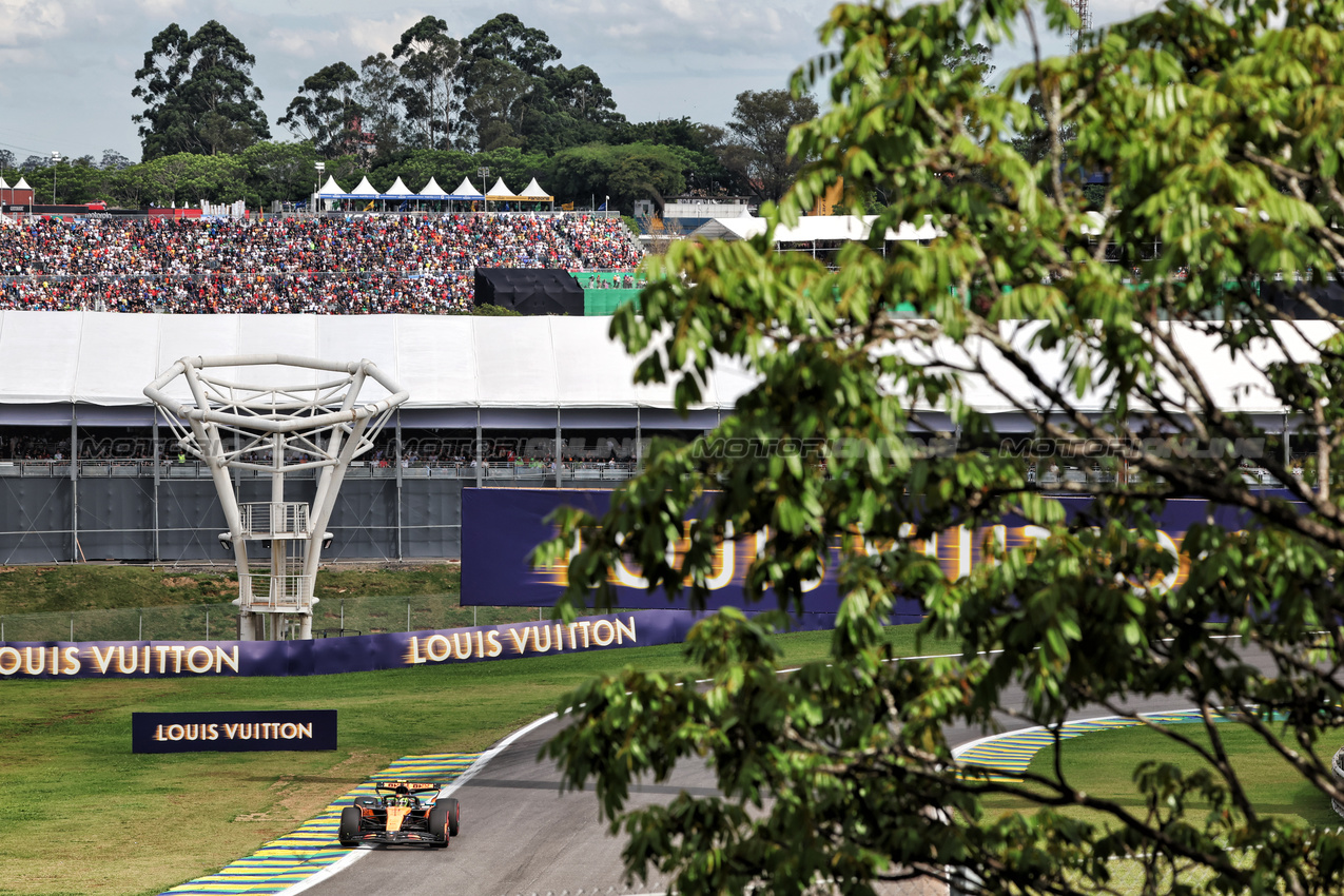 GP BRASILE, Lando Norris (GBR) McLaren MCL39.

08.11.2025. Formula 1 World Championship, Rd 21, Brazilian Grand Prix, Sao Paulo, Brazil, Sprint e Qualifiche Day.

 - www.xpbimages.com, EMail: requests@xpbimages.com © Copyright: Rew / XPB Images