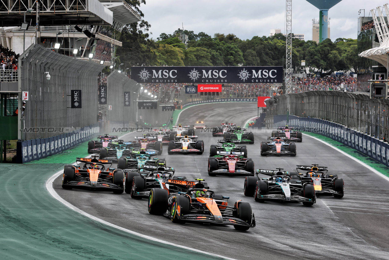 GP BRASILE, Lando Norris (GBR) McLaren MCL39 davanti a at the partenza of the race.

08.11.2025. Formula 1 World Championship, Rd 21, Brazilian Grand Prix, Sao Paulo, Brazil, Sprint e Qualifiche Day.

- www.xpbimages.com, EMail: requests@xpbimages.com © Copyright: Charniaux / XPB Images