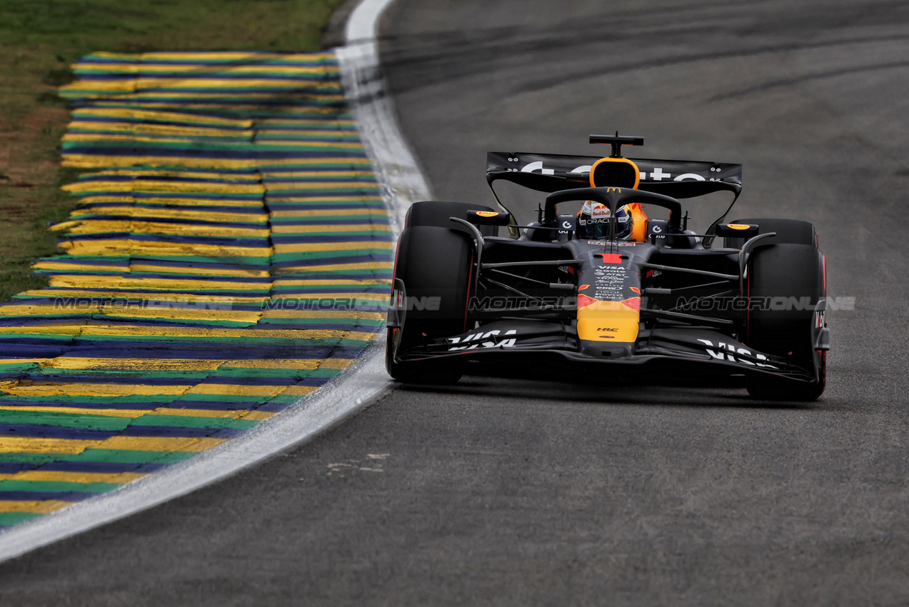 GP BRASILE, Max Verstappen (NLD) Red Bull Racing RB21.

08.11.2025. Formula 1 World Championship, Rd 21, Brazilian Grand Prix, Sao Paulo, Brazil, Sprint e Qualifiche Day.

 - www.xpbimages.com, EMail: requests@xpbimages.com © Copyright: Rew / XPB Images
