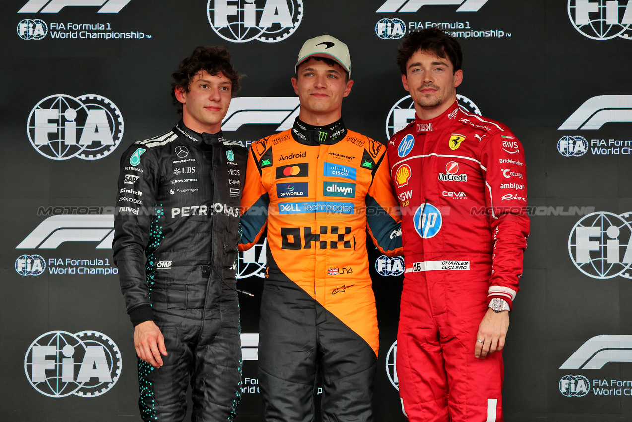 GP BRASILE, Qualifiche top three in parc ferme (L to R): Andrea Kimi Antonelli (ITA) Mercedes AMG F1, second; Lando Norris (GBR) McLaren, pole position; Charles Leclerc (MON) Ferrari, third.

08.11.2025. Formula 1 World Championship, Rd 21, Brazilian Grand Prix, Sao Paulo, Brazil, Sprint e Qualifiche Day.

- www.xpbimages.com, EMail: requests@xpbimages.com © Copyright: Charniaux / XPB Images
