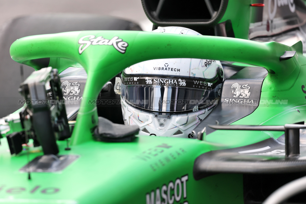 GP BRASILE, Nico Hulkenberg (GER) Sauber C45 in qualifying parc ferme.
08.11.2025. Formula 1 World Championship, Rd 21, Brazilian Grand Prix, Sao Paulo, Brazil, Sprint e Qualifiche Day.
- www.xpbimages.com, EMail: requests@xpbimages.com © Copyright: Charniaux / XPB Images
