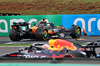 GP BRASILE, Max Verstappen (NLD) Red Bull Racing RB21 passes the McLaren MCL39 of team mate Oscar Piastri (AUS), who crashed out of the race.

08.11.2025. Formula 1 World Championship, Rd 21, Brazilian Grand Prix, Sao Paulo, Brazil, Sprint e Qualifiche Day.

- www.xpbimages.com, EMail: requests@xpbimages.com © Copyright: Batchelor / XPB Images