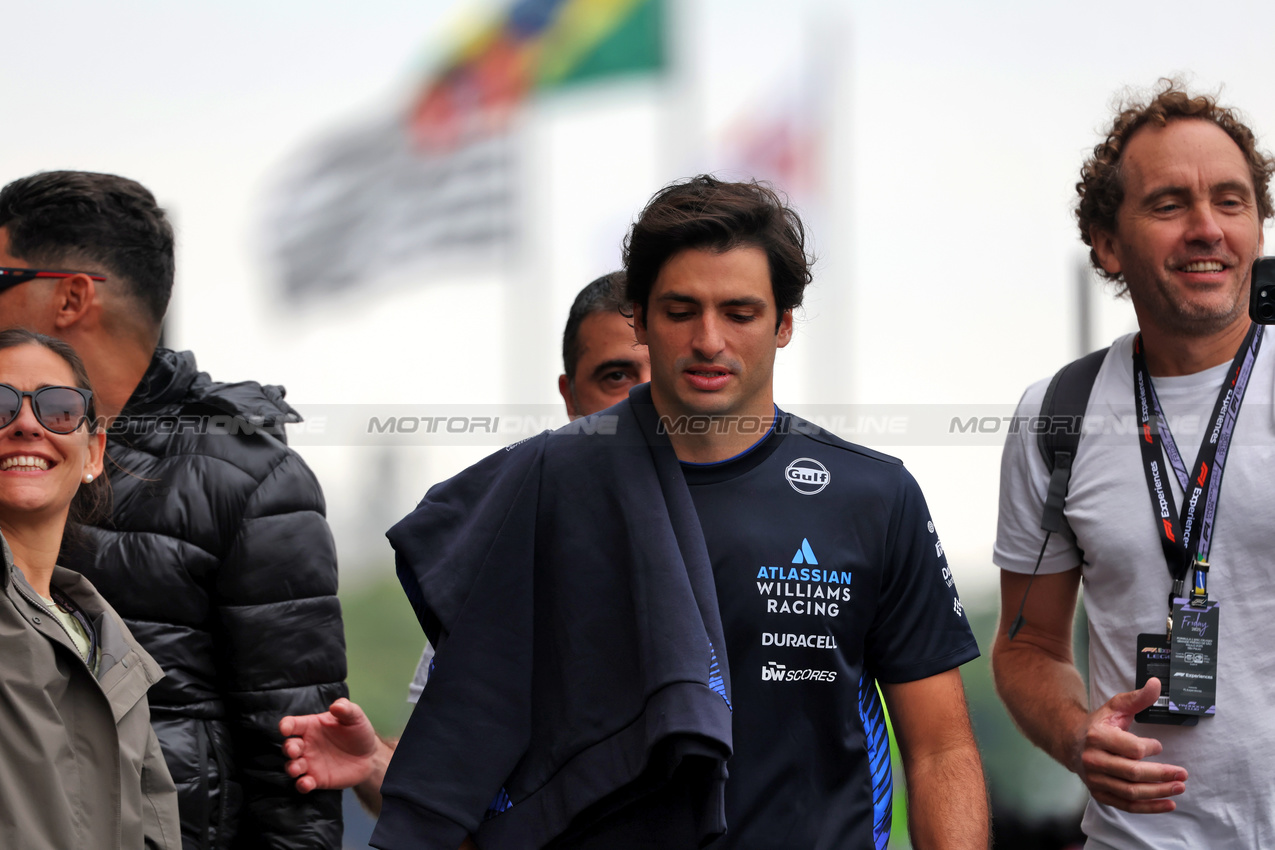 GP BRASILE, Carlos Sainz (ESP) Atlassian Williams Racing.

07.11.2025. Formula 1 World Championship, Rd 21, Brazilian Grand Prix, Sao Paulo, Brazil, Sprint Qualifiche Day.

 - www.xpbimages.com, EMail: requests@xpbimages.com © Copyright: Rew / XPB Images