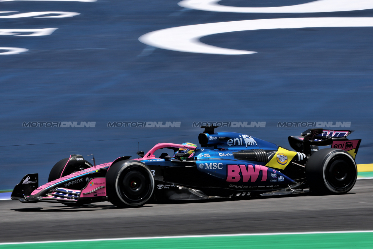 GP BRASILE, Franco Colapinto (ARG) Alpine F1 Team A525.
07.11.2025. Formula 1 World Championship, Rd 21, Brazilian Grand Prix, Sao Paulo, Brazil, Sprint Qualifiche Day.
- www.xpbimages.com, EMail: requests@xpbimages.com © Copyright: Batchelor / XPB Images