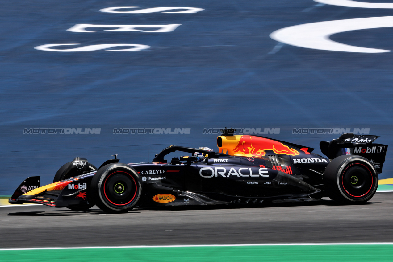 GP BRASILE, Max Verstappen (NLD) Red Bull Racing RB21.

07.11.2025. Formula 1 World Championship, Rd 21, Brazilian Grand Prix, Sao Paulo, Brazil, Sprint Qualifiche Day.

- www.xpbimages.com, EMail: requests@xpbimages.com © Copyright: Batchelor / XPB Images