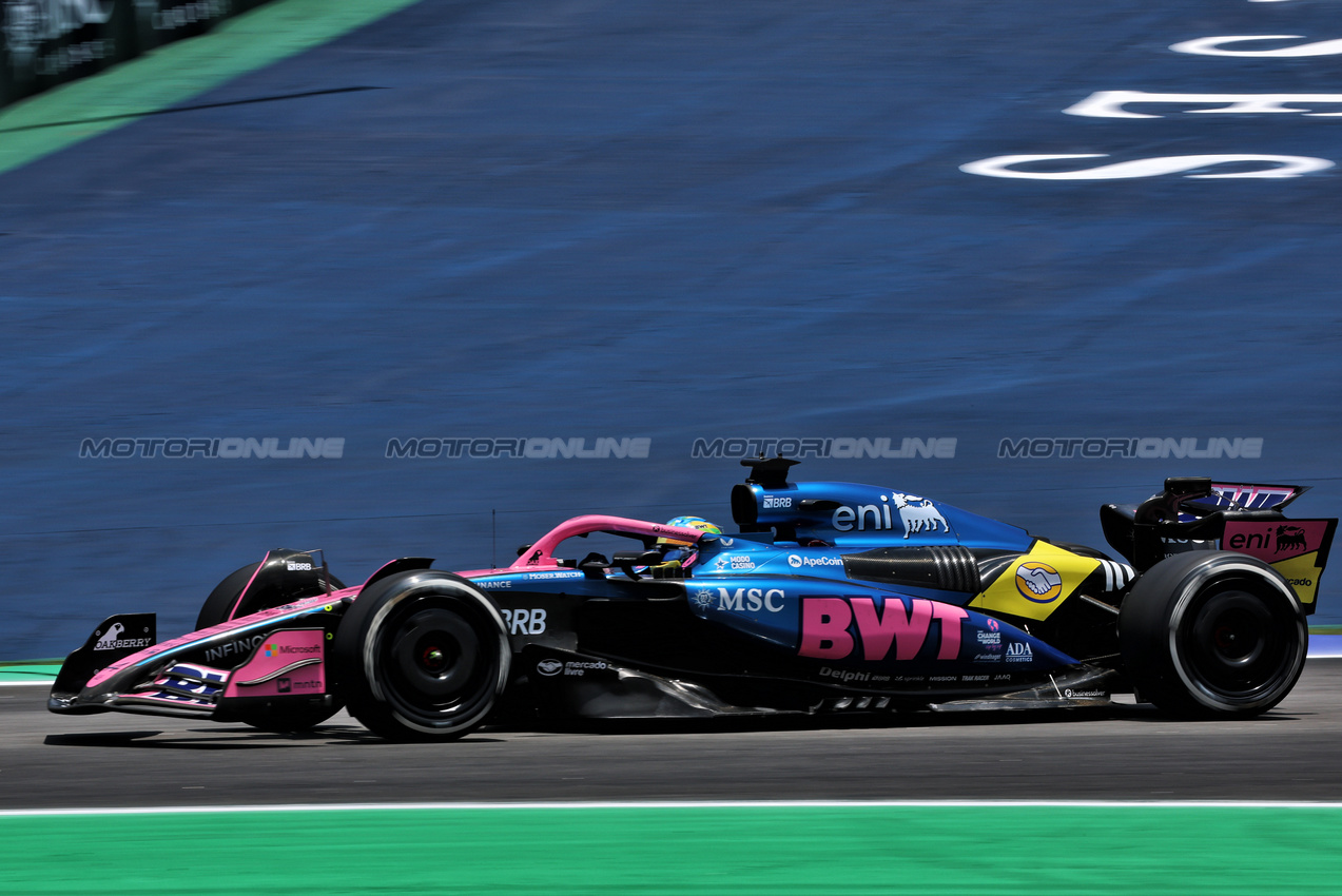 GP BRASILE, Pierre Gasly (FRA) Alpine F1 Team A525.

07.11.2025. Formula 1 World Championship, Rd 21, Brazilian Grand Prix, Sao Paulo, Brazil, Sprint Qualifiche Day.

- www.xpbimages.com, EMail: requests@xpbimages.com © Copyright: Batchelor / XPB Images