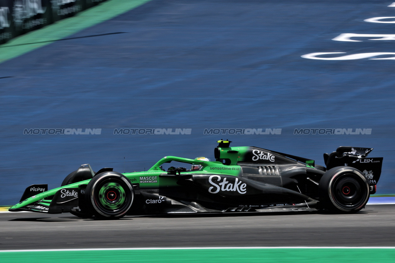 GP BRASILE, Gabriel Bortoleto (BRA) Sauber C45.

07.11.2025. Formula 1 World Championship, Rd 21, Brazilian Grand Prix, Sao Paulo, Brazil, Sprint Qualifiche Day.

- www.xpbimages.com, EMail: requests@xpbimages.com © Copyright: Batchelor / XPB Images