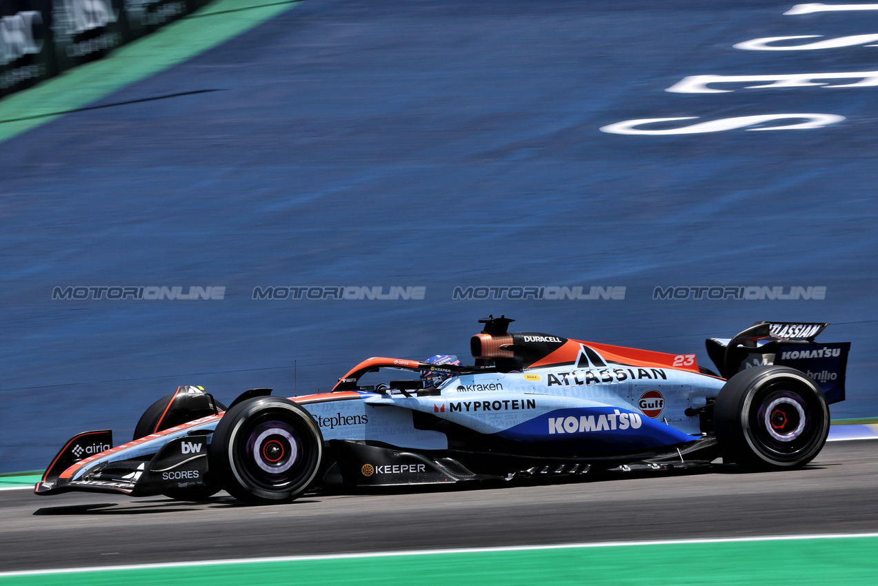 GP BRASILE, Alexander Albon (THA) Atlassian Williams Racing FW47.

07.11.2025. Formula 1 World Championship, Rd 21, Brazilian Grand Prix, Sao Paulo, Brazil, Sprint Qualifiche Day.

- www.xpbimages.com, EMail: requests@xpbimages.com © Copyright: Batchelor / XPB Images