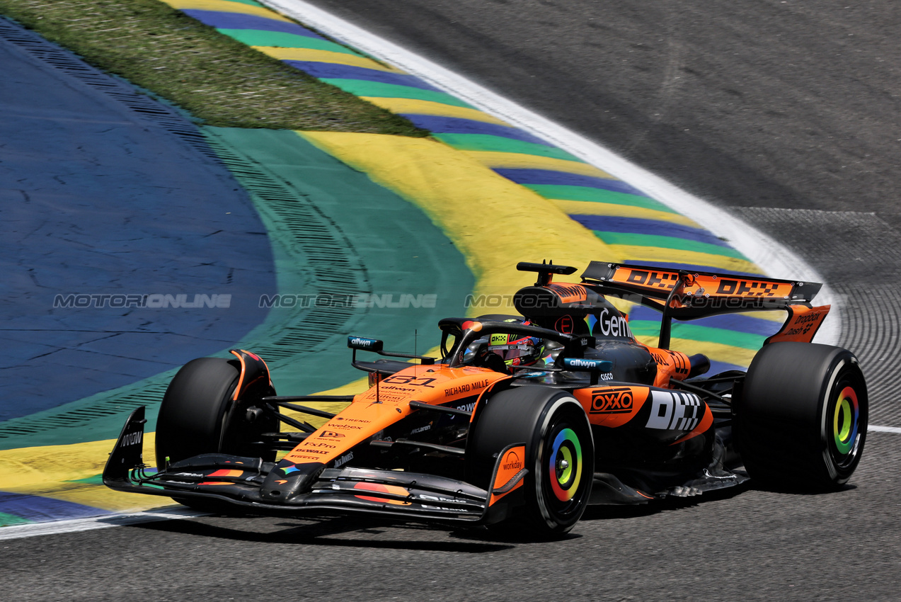 GP BRASILE, Oscar Piastri (AUS) McLaren MCL39.

07.11.2025. Formula 1 World Championship, Rd 21, Brazilian Grand Prix, Sao Paulo, Brazil, Sprint Qualifiche Day.

- www.xpbimages.com, EMail: requests@xpbimages.com © Copyright: Batchelor / XPB Images