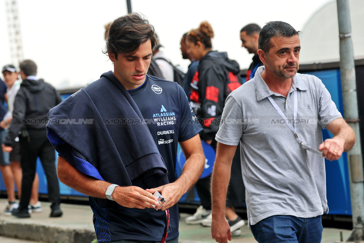 GP BRASILE, Carlos Sainz (ESP) Atlassian Williams Racing.

07.11.2025. Formula 1 World Championship, Rd 21, Brazilian Grand Prix, Sao Paulo, Brazil, Sprint Qualifiche Day.

- www.xpbimages.com, EMail: requests@xpbimages.com © Copyright: Batchelor / XPB Images