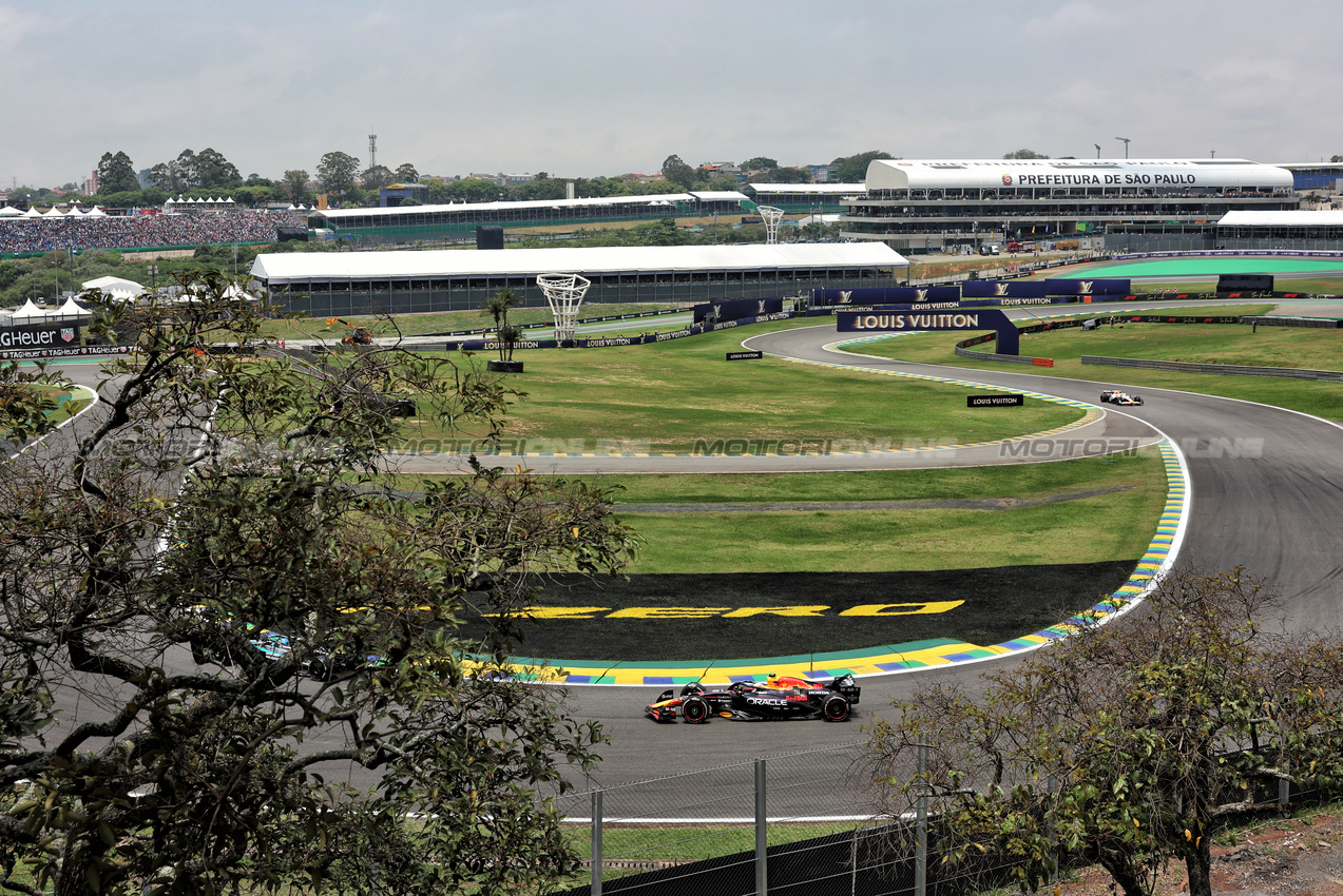 GP BRASILE, Yuki Tsunoda (JPN) Red Bull Racing RB21.

07.11.2025. Formula 1 World Championship, Rd 21, Brazilian Grand Prix, Sao Paulo, Brazil, Sprint Qualifiche Day.

 - www.xpbimages.com, EMail: requests@xpbimages.com © Copyright: Rew / XPB Images