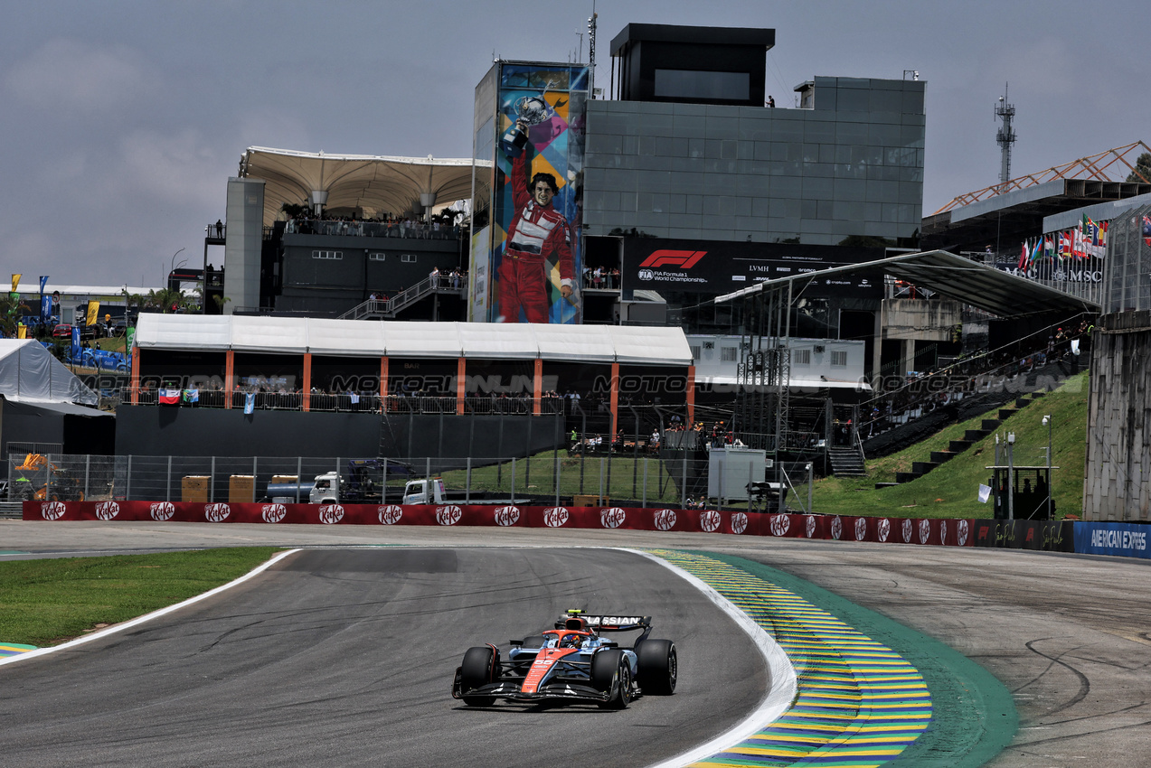 GP BRASILE, Carlos Sainz (ESP) Atlassian Williams Racing FW47.

07.11.2025. Formula 1 World Championship, Rd 21, Brazilian Grand Prix, Sao Paulo, Brazil, Sprint Qualifiche Day.

- www.xpbimages.com, EMail: requests@xpbimages.com © Copyright: Charniaux / XPB Images