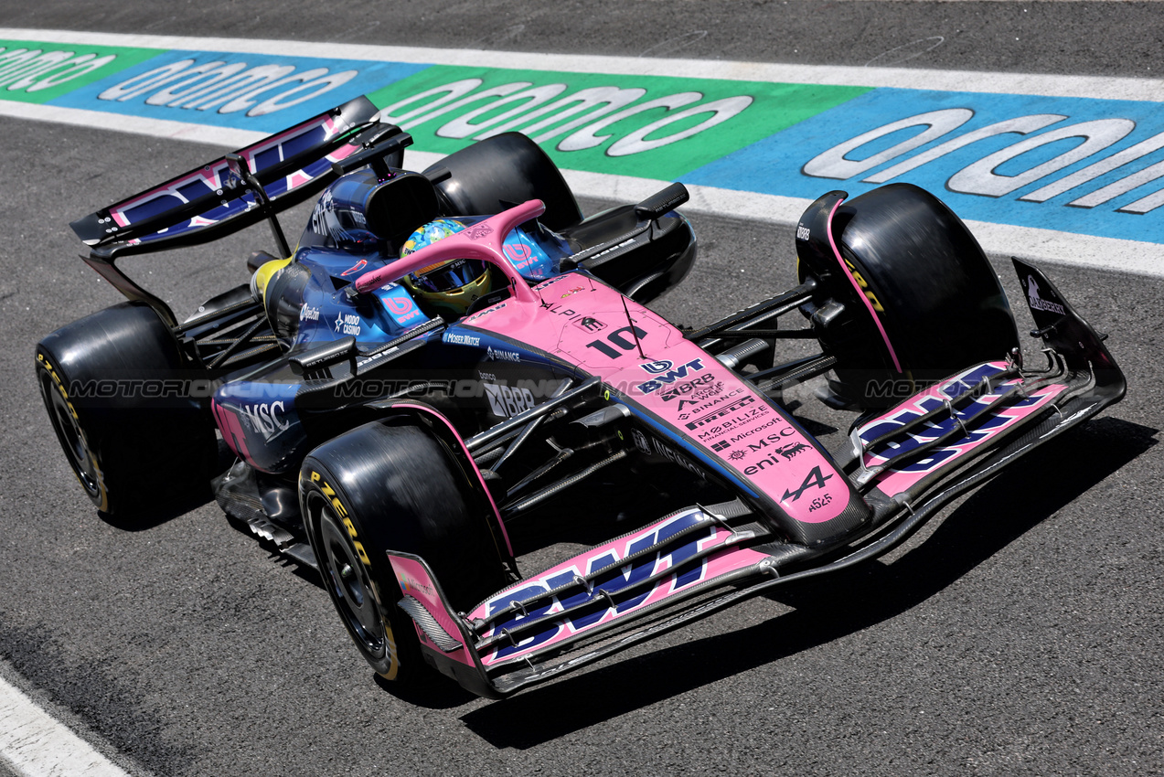 GP BRASILE, Pierre Gasly (FRA) Alpine F1 Team A525.

07.11.2025. Formula 1 World Championship, Rd 21, Brazilian Grand Prix, Sao Paulo, Brazil, Sprint Qualifiche Day.

- www.xpbimages.com, EMail: requests@xpbimages.com © Copyright: Batchelor / XPB Images