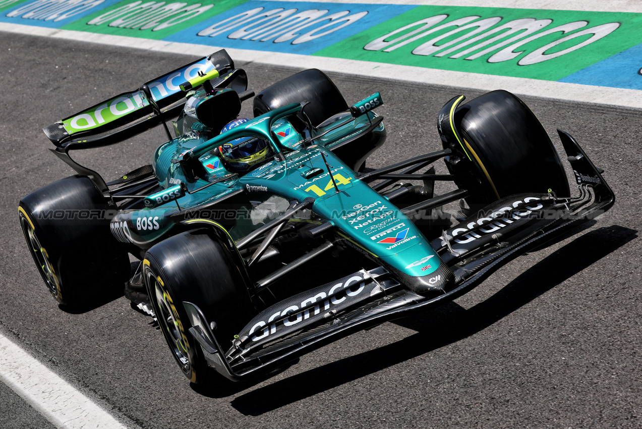 GP BRASILE, Fernando Alonso (ESP) Aston Martin F1 Team AMR25.
07.11.2025. Formula 1 World Championship, Rd 21, Brazilian Grand Prix, Sao Paulo, Brazil, Sprint Qualifiche Day.
- www.xpbimages.com, EMail: requests@xpbimages.com © Copyright: Batchelor / XPB Images