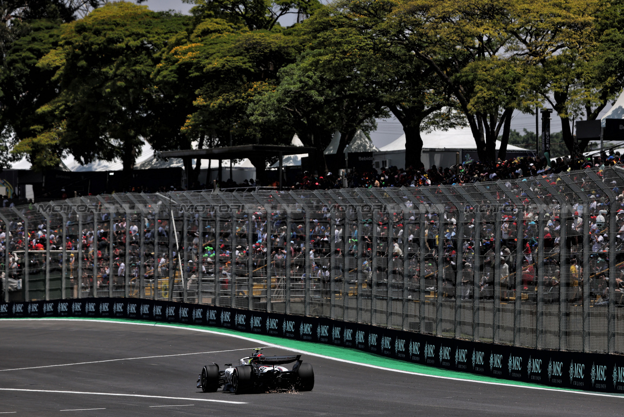 GP BRASILE, Oliver Bearman (GBR) Haas VF-25.
07.11.2025. Formula 1 World Championship, Rd 21, Brazilian Grand Prix, Sao Paulo, Brazil, Sprint Qualifiche Day.
- www.xpbimages.com, EMail: requests@xpbimages.com © Copyright: Rew / XPB Images