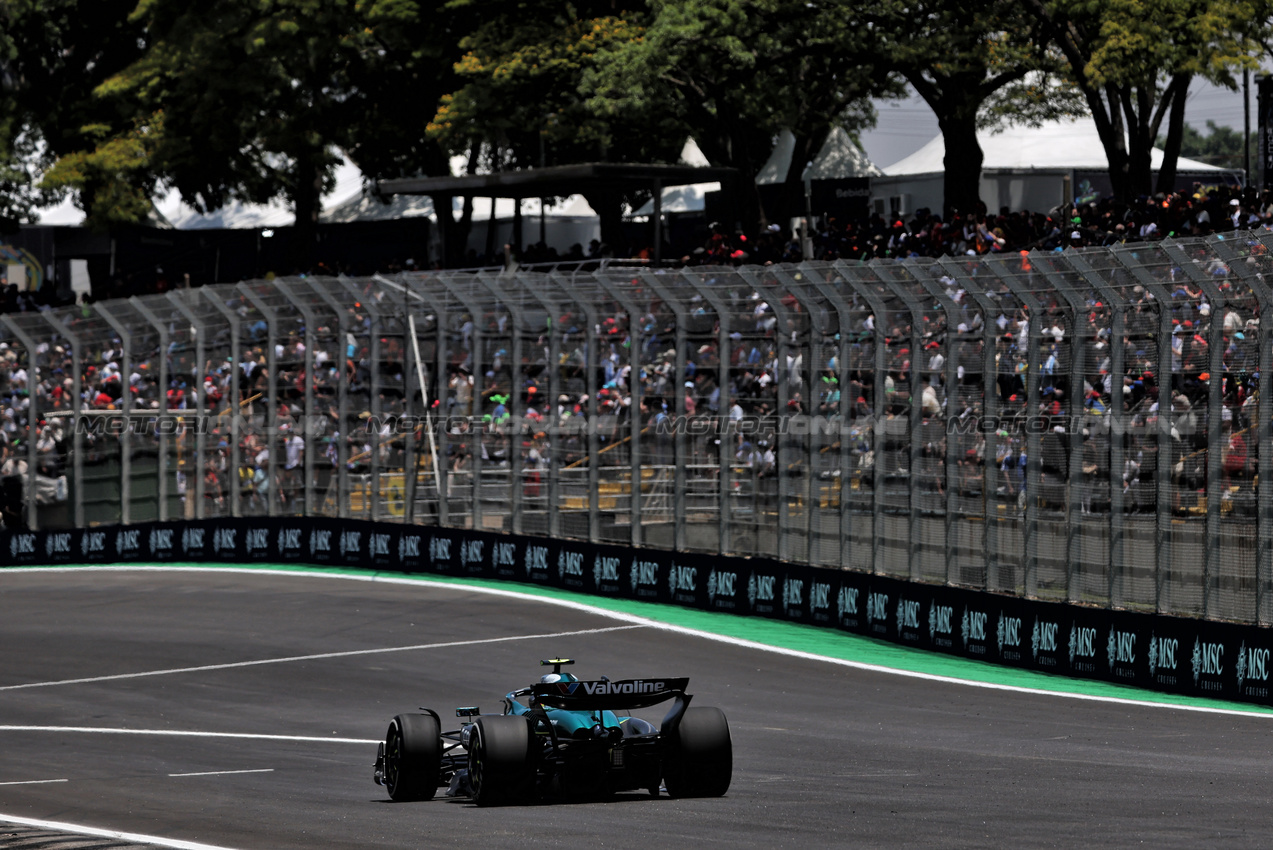 GP BRASILE, Fernando Alonso (ESP) Aston Martin F1 Team AMR25.

07.11.2025. Formula 1 World Championship, Rd 21, Brazilian Grand Prix, Sao Paulo, Brazil, Sprint Qualifiche Day.

 - www.xpbimages.com, EMail: requests@xpbimages.com © Copyright: Rew / XPB Images