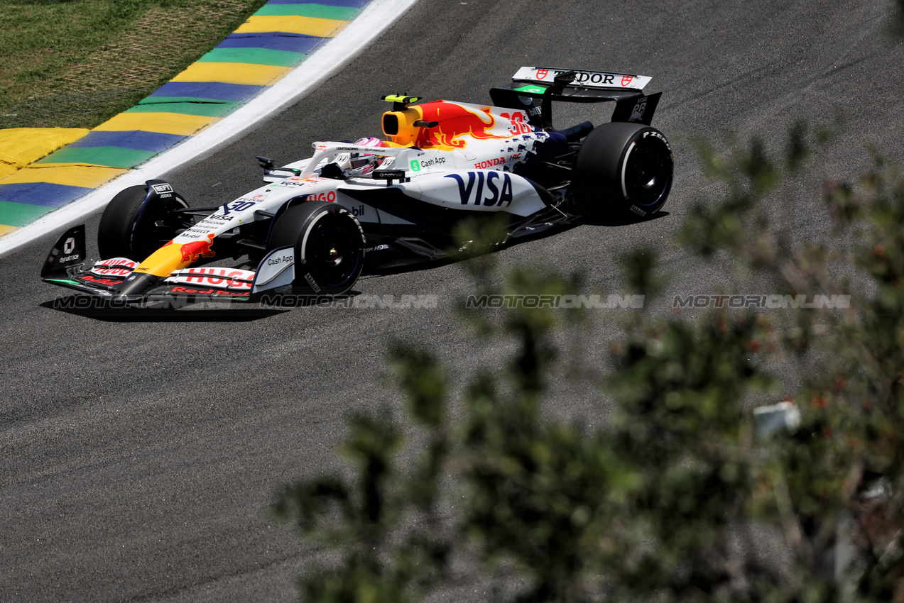 GP BRASILE, Liam Lawson (NZL) Racing Bulls VCARB 02.

07.11.2025. Formula 1 World Championship, Rd 21, Brazilian Grand Prix, Sao Paulo, Brazil, Sprint Qualifiche Day.

 - www.xpbimages.com, EMail: requests@xpbimages.com © Copyright: Rew / XPB Images
