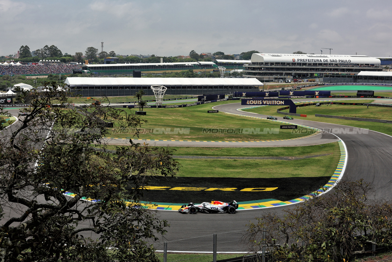 GP BRASILE, Isack Hadjar (FRA) Racing Bulls VCARB 02.

07.11.2025. Formula 1 World Championship, Rd 21, Brazilian Grand Prix, Sao Paulo, Brazil, Sprint Qualifiche Day.

 - www.xpbimages.com, EMail: requests@xpbimages.com © Copyright: Rew / XPB Images