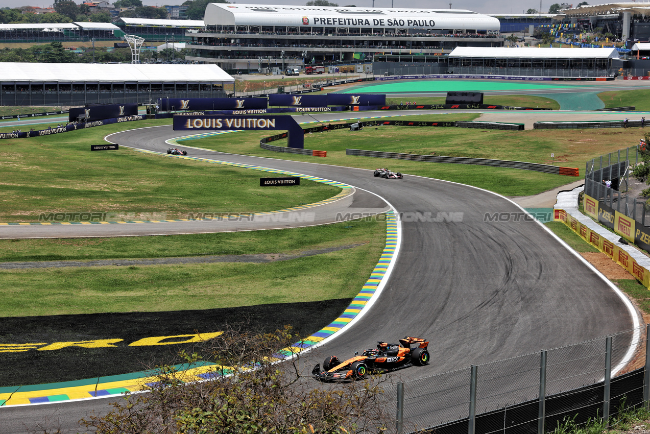 GP BRASILE, Oscar Piastri (AUS) McLaren MCL39.

07.11.2025. Formula 1 World Championship, Rd 21, Brazilian Grand Prix, Sao Paulo, Brazil, Sprint Qualifiche Day.

 - www.xpbimages.com, EMail: requests@xpbimages.com © Copyright: Rew / XPB Images