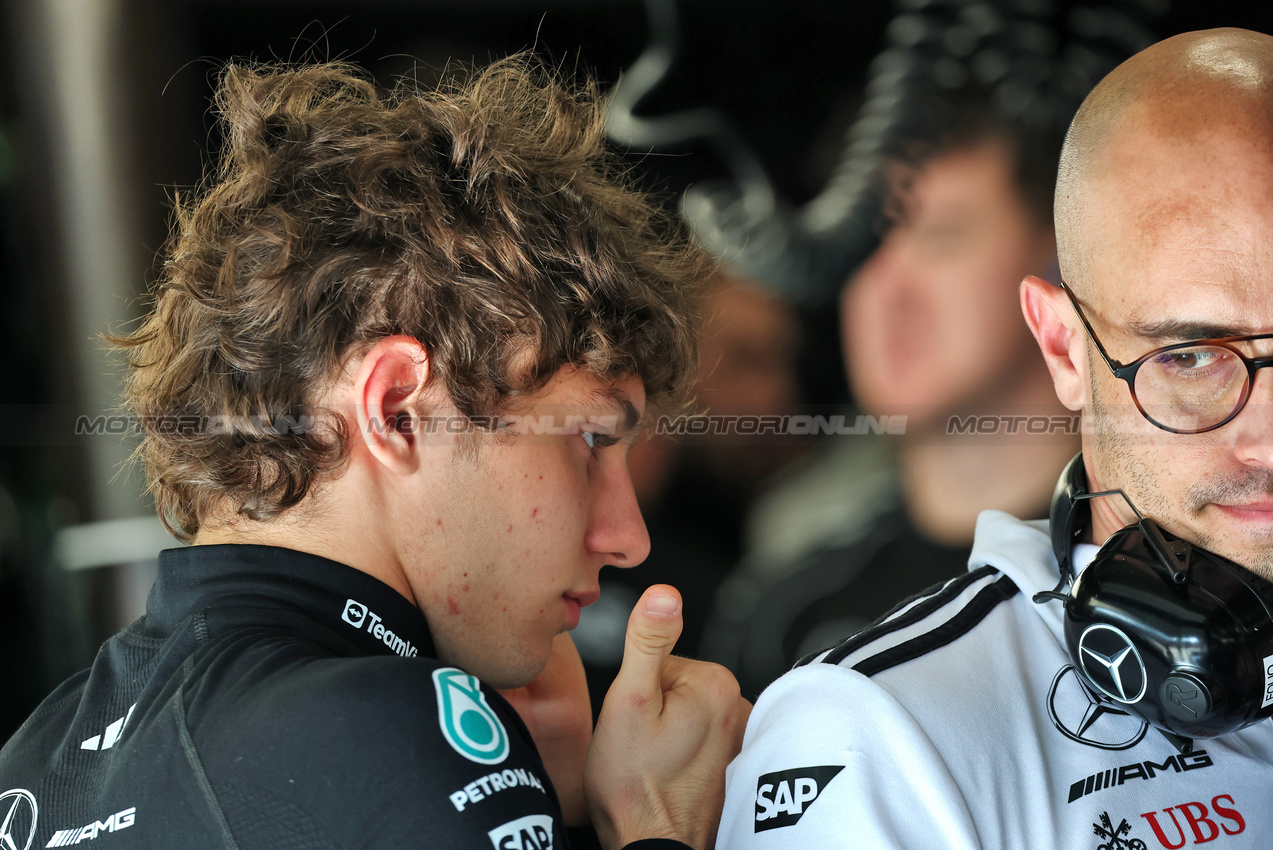 GP BRASILE, Andrea Kimi Antonelli (ITA) Mercedes AMG F1.

07.11.2025. Formula 1 World Championship, Rd 21, Brazilian Grand Prix, Sao Paulo, Brazil, Sprint Qualifiche Day.

- www.xpbimages.com, EMail: requests@xpbimages.com © Copyright: Batchelor / XPB Images