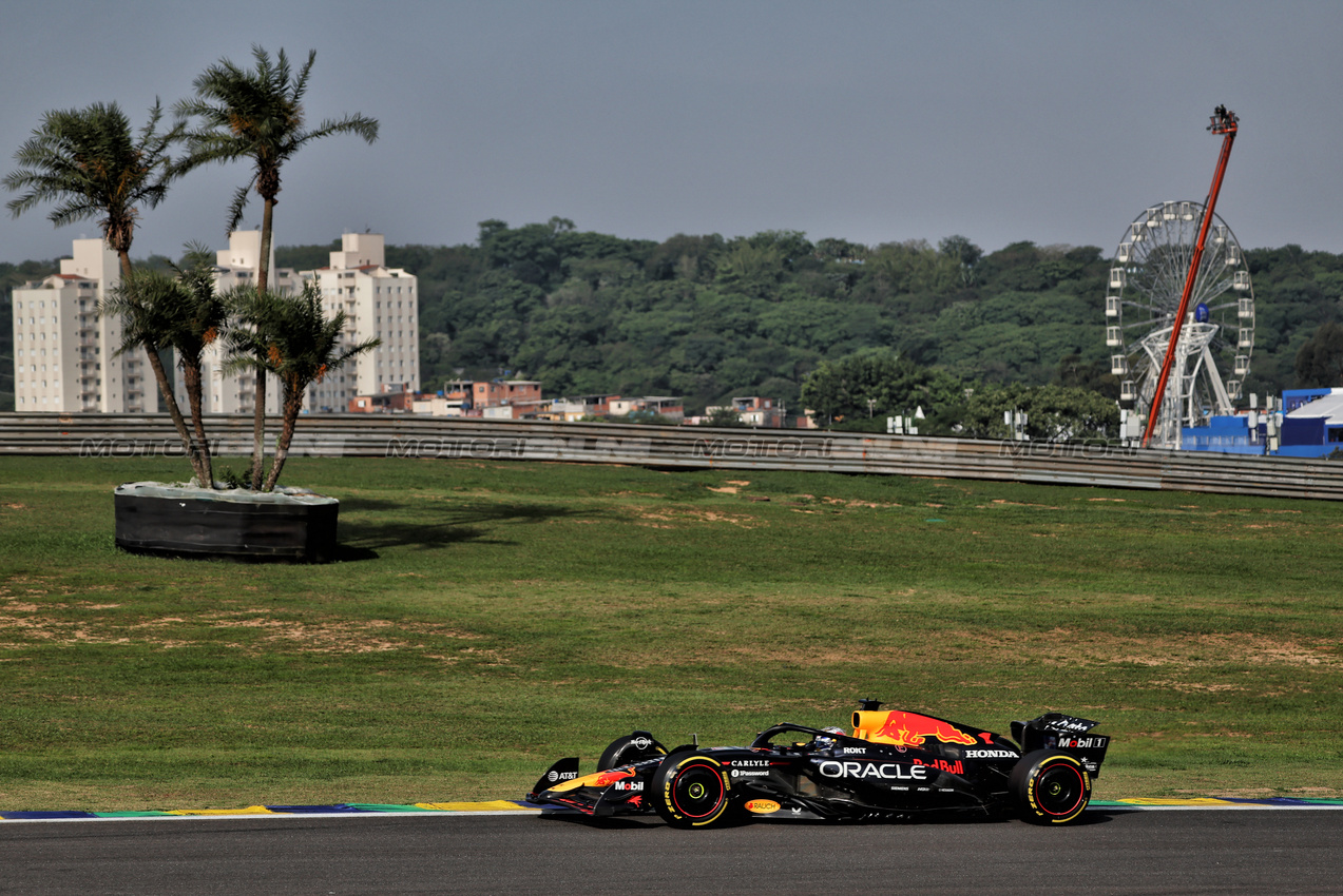 GP BRASILE, Max Verstappen (NLD) Red Bull Racing RB21.

07.11.2025. Formula 1 World Championship, Rd 21, Brazilian Grand Prix, Sao Paulo, Brazil, Sprint Qualifiche Day.

 - www.xpbimages.com, EMail: requests@xpbimages.com © Copyright: Rew / XPB Images
