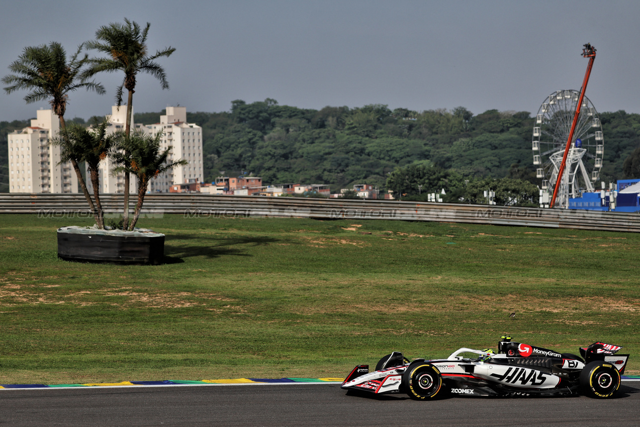 GP BRASILE, Oliver Bearman (GBR) Haas VF-25.

07.11.2025. Formula 1 World Championship, Rd 21, Brazilian Grand Prix, Sao Paulo, Brazil, Sprint Qualifiche Day.

 - www.xpbimages.com, EMail: requests@xpbimages.com © Copyright: Rew / XPB Images