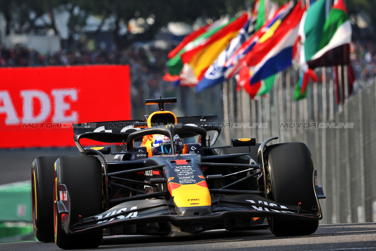 GP BRASILE, Max Verstappen (NLD) Red Bull Racing RB21.
07.11.2025. Formula 1 World Championship, Rd 21, Brazilian Grand Prix, Sao Paulo, Brazil, Sprint Qualifiche Day.
- www.xpbimages.com, EMail: requests@xpbimages.com © Copyright: Batchelor / XPB Images