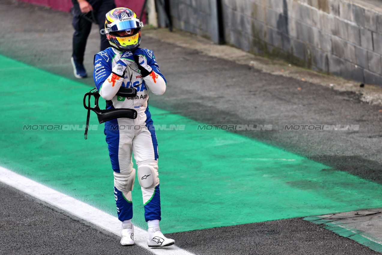 GP BRASILE, Isack Hadjar (FRA) Racing Bulls in Sprint qualifying parc ferme.

07.11.2025. Formula 1 World Championship, Rd 21, Brazilian Grand Prix, Sao Paulo, Brazil, Sprint Qualifiche Day.

- www.xpbimages.com, EMail: requests@xpbimages.com © Copyright: Batchelor / XPB Images
