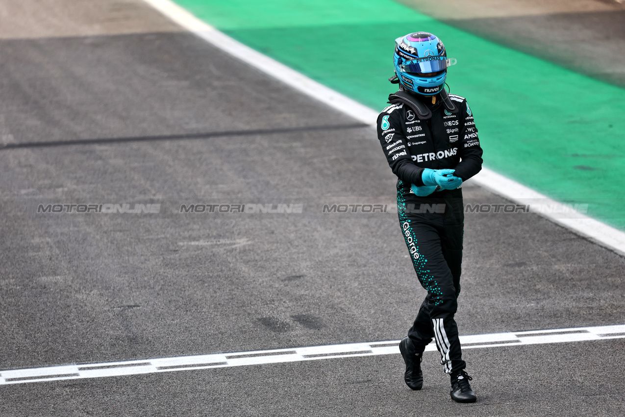GP BRASILE, George Russell (GBR) Mercedes AMG F1 in Sprint qualifying parc ferme.

07.11.2025. Formula 1 World Championship, Rd 21, Brazilian Grand Prix, Sao Paulo, Brazil, Sprint Qualifiche Day.

- www.xpbimages.com, EMail: requests@xpbimages.com © Copyright: Batchelor / XPB Images