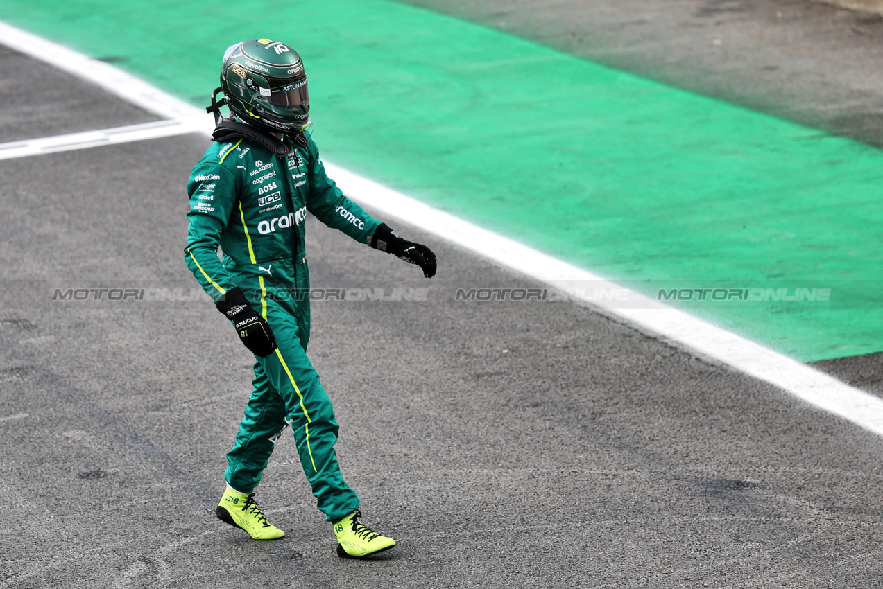 GP BRASILE, Lance Stroll (CDN) Aston Martin F1 Team in Sprint qualifying parc ferme.

07.11.2025. Formula 1 World Championship, Rd 21, Brazilian Grand Prix, Sao Paulo, Brazil, Sprint Qualifiche Day.

- www.xpbimages.com, EMail: requests@xpbimages.com © Copyright: Batchelor / XPB Images
