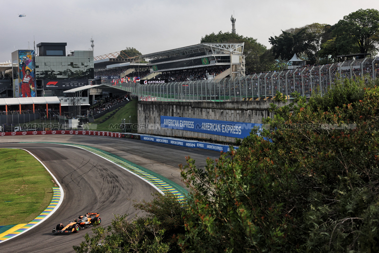 GP BRASILE, Oscar Piastri (AUS) McLaren MCL39.

07.11.2025. Formula 1 World Championship, Rd 21, Brazilian Grand Prix, Sao Paulo, Brazil, Sprint Qualifiche Day.

 - www.xpbimages.com, EMail: requests@xpbimages.com © Copyright: Rew / XPB Images