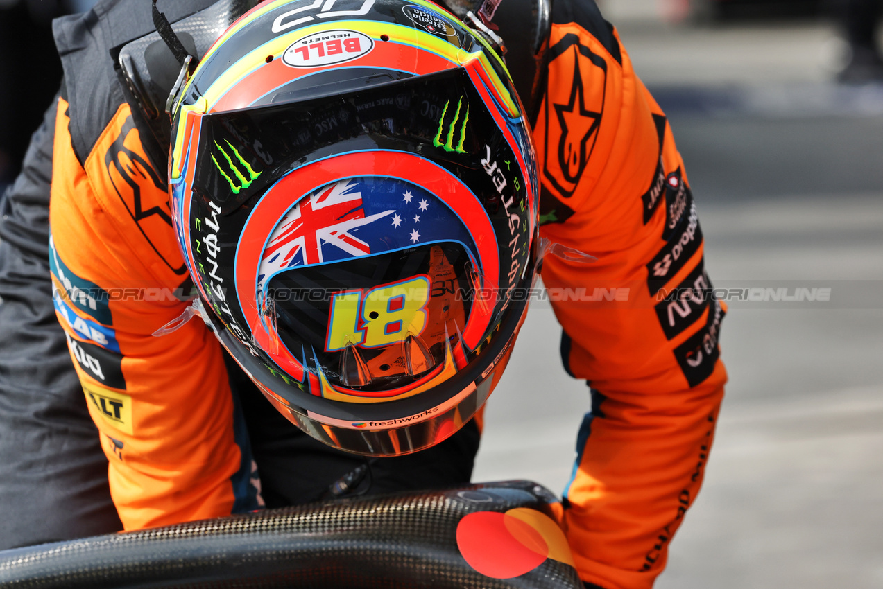 GP BRASILE, Oscar Piastri (AUS) McLaren MCL39 in Sprint qualifying parc ferme.

07.11.2025. Formula 1 World Championship, Rd 21, Brazilian Grand Prix, Sao Paulo, Brazil, Sprint Qualifiche Day.

- www.xpbimages.com, EMail: requests@xpbimages.com © Copyright: Charniaux / XPB Images