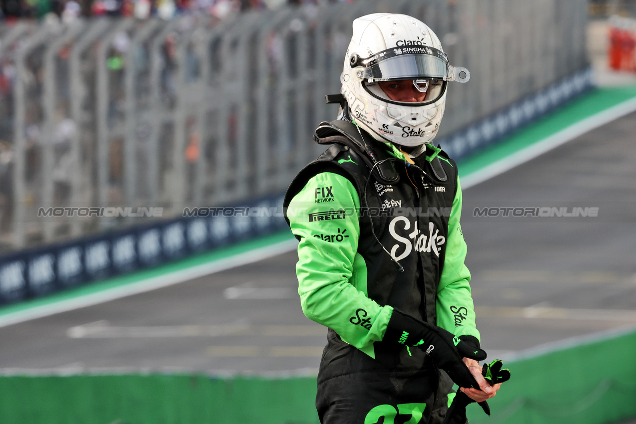 GP BRASILE, Nico Hulkenberg (GER) Sauber in Sprint qualifying parc ferme.

07.11.2025. Formula 1 World Championship, Rd 21, Brazilian Grand Prix, Sao Paulo, Brazil, Sprint Qualifiche Day.

- www.xpbimages.com, EMail: requests@xpbimages.com © Copyright: Charniaux / XPB Images