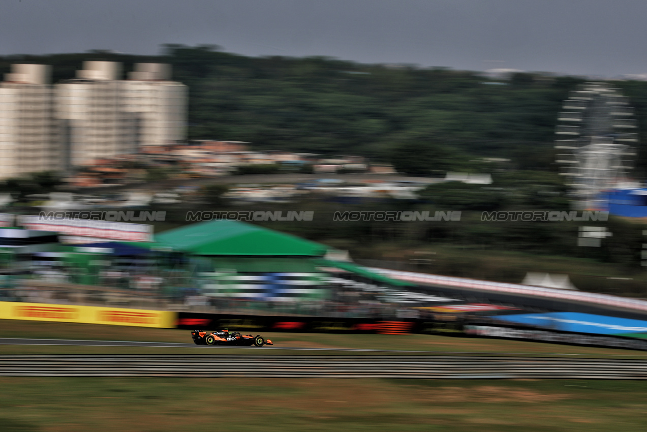 GP BRASILE, Lando Norris (GBR) McLaren MCL39.

07.11.2025. Formula 1 World Championship, Rd 21, Brazilian Grand Prix, Sao Paulo, Brazil, Sprint Qualifiche Day.

- www.xpbimages.com, EMail: requests@xpbimages.com © Copyright: Charniaux / XPB Images