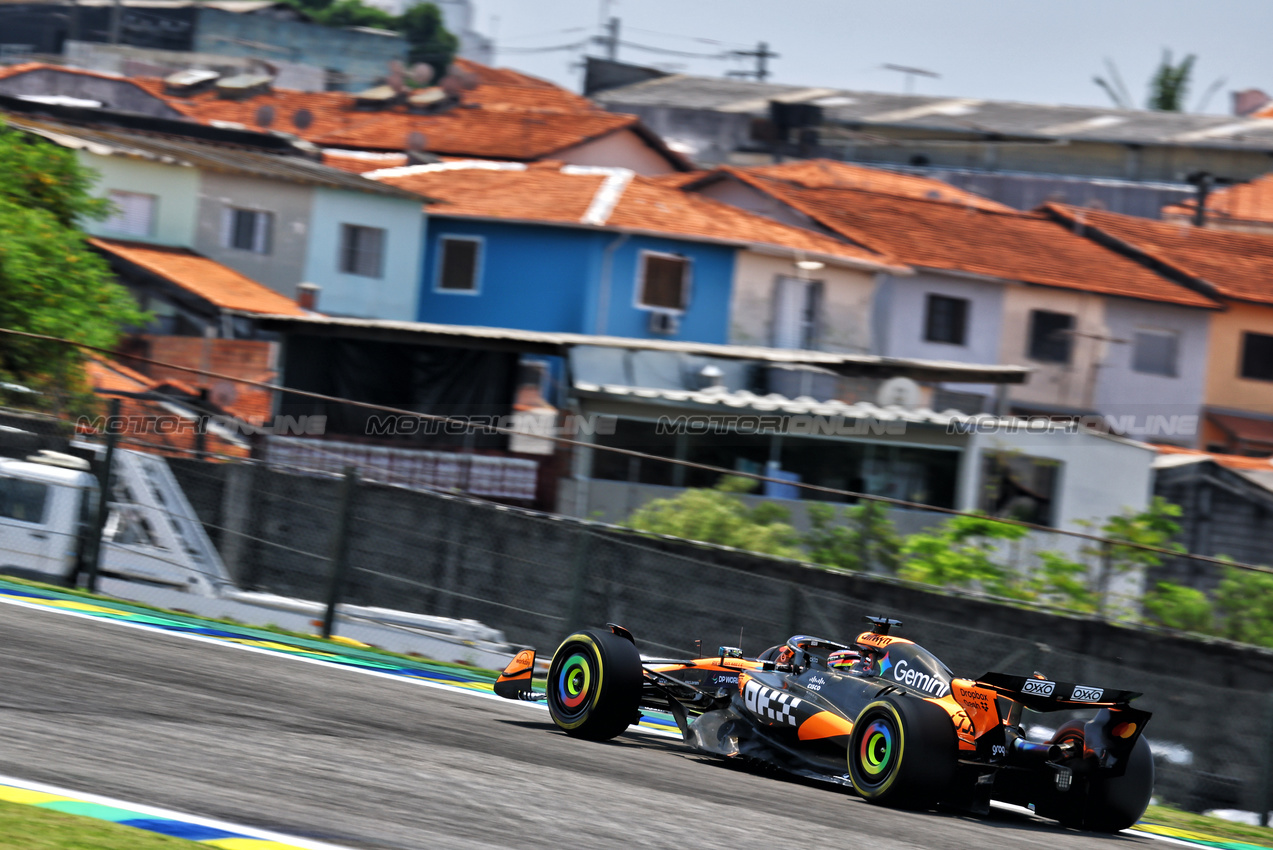 GP BRASILE, Oscar Piastri (AUS) McLaren MCL39.

07.11.2025. Formula 1 World Championship, Rd 21, Brazilian Grand Prix, Sao Paulo, Brazil, Sprint Qualifiche Day.
