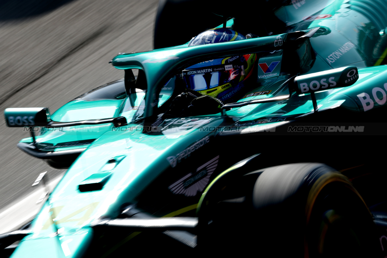 GP BRASILE, Fernando Alonso (ESP) Aston Martin F1 Team AMR25.

07.11.2025. Formula 1 World Championship, Rd 21, Brazilian Grand Prix, Sao Paulo, Brazil, Sprint Qualifiche Day.

 - www.xpbimages.com, EMail: requests@xpbimages.com © Copyright: Coates / XPB Images