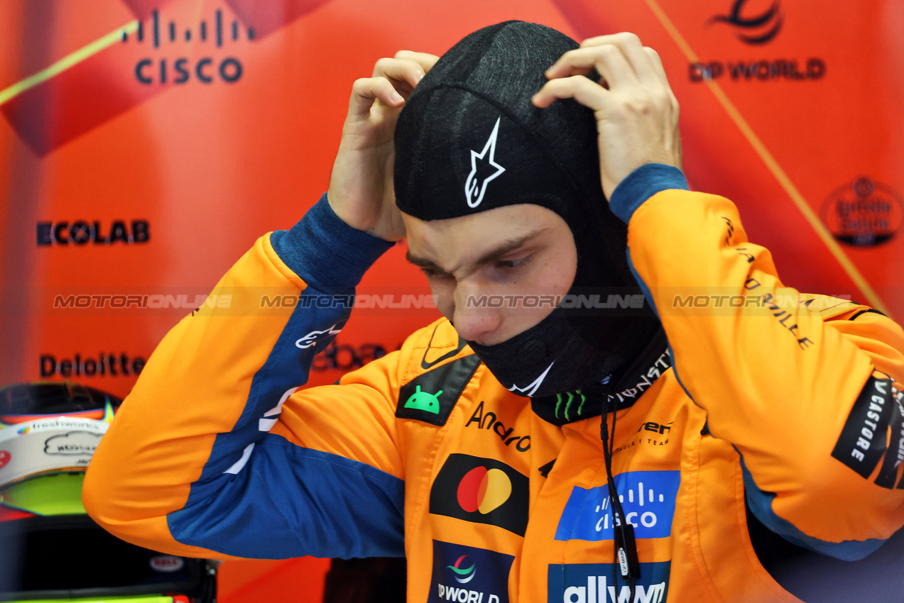 GP BRASILE, Oscar Piastri (AUS) McLaren.

07.11.2025. Formula 1 World Championship, Rd 21, Brazilian Grand Prix, Sao Paulo, Brazil, Sprint Qualifiche Day.

- www.xpbimages.com, EMail: requests@xpbimages.com © Copyright: Batchelor / XPB Images