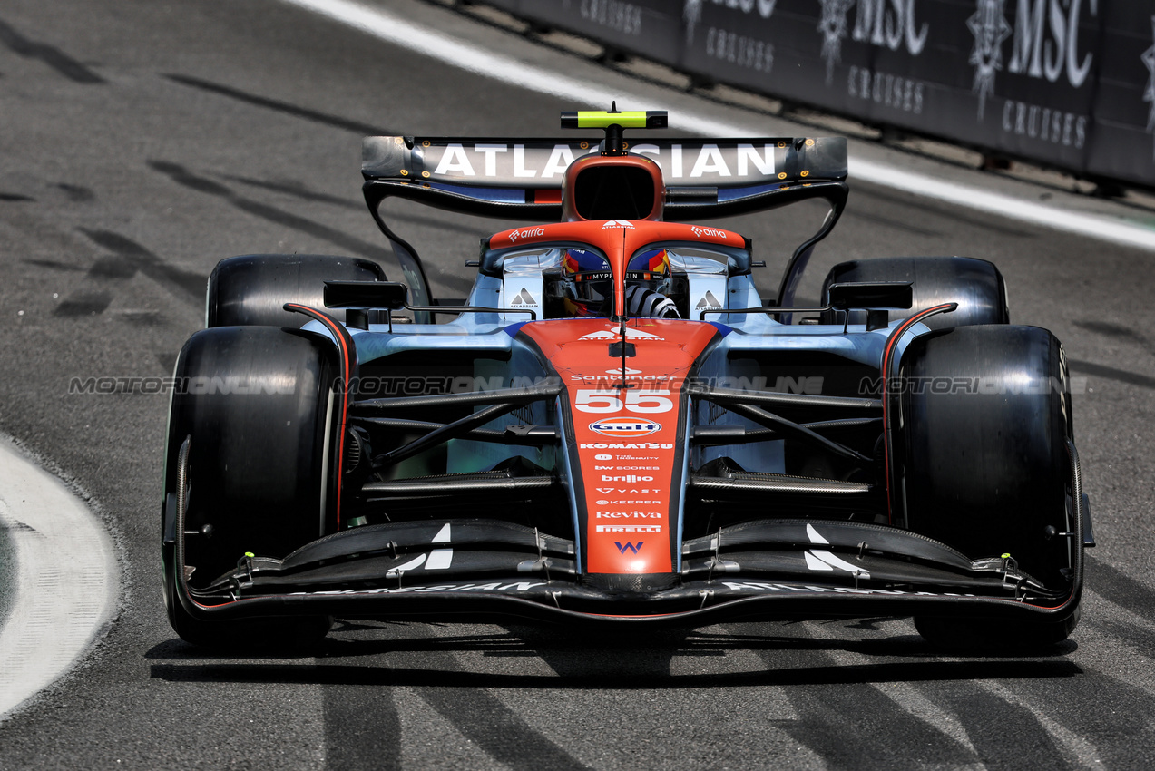 GP BRASILE, Carlos Sainz (ESP) Atlassian Williams Racing FW47 leaves the pits.

07.11.2025. Formula 1 World Championship, Rd 21, Brazilian Grand Prix, Sao Paulo, Brazil, Sprint Qualifiche Day.

- www.xpbimages.com, EMail: requests@xpbimages.com © Copyright: Batchelor / XPB Images