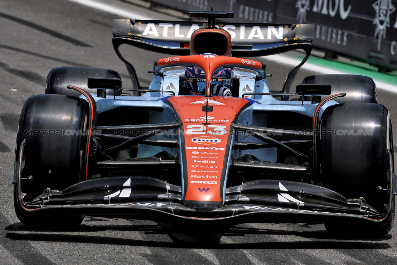 GP BRASILE, Alexander Albon (THA) Atlassian Williams Racing FW47.

07.11.2025. Formula 1 World Championship, Rd 21, Brazilian Grand Prix, Sao Paulo, Brazil, Sprint Qualifiche Day.

- www.xpbimages.com, EMail: requests@xpbimages.com © Copyright: Batchelor / XPB Images