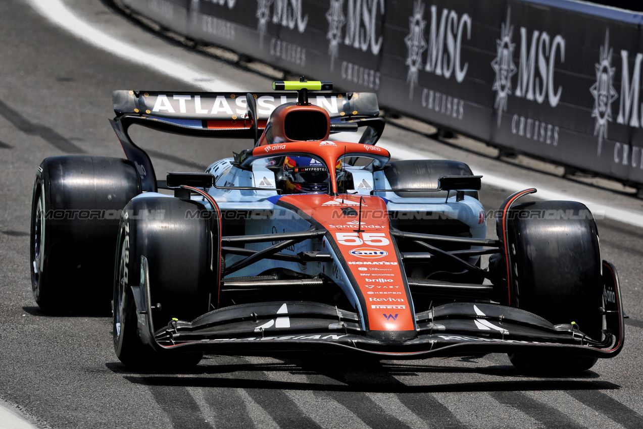 GP BRASILE, Carlos Sainz (ESP) Atlassian Williams Racing FW47.

07.11.2025. Formula 1 World Championship, Rd 21, Brazilian Grand Prix, Sao Paulo, Brazil, Sprint Qualifiche Day.

- www.xpbimages.com, EMail: requests@xpbimages.com © Copyright: Batchelor / XPB Images