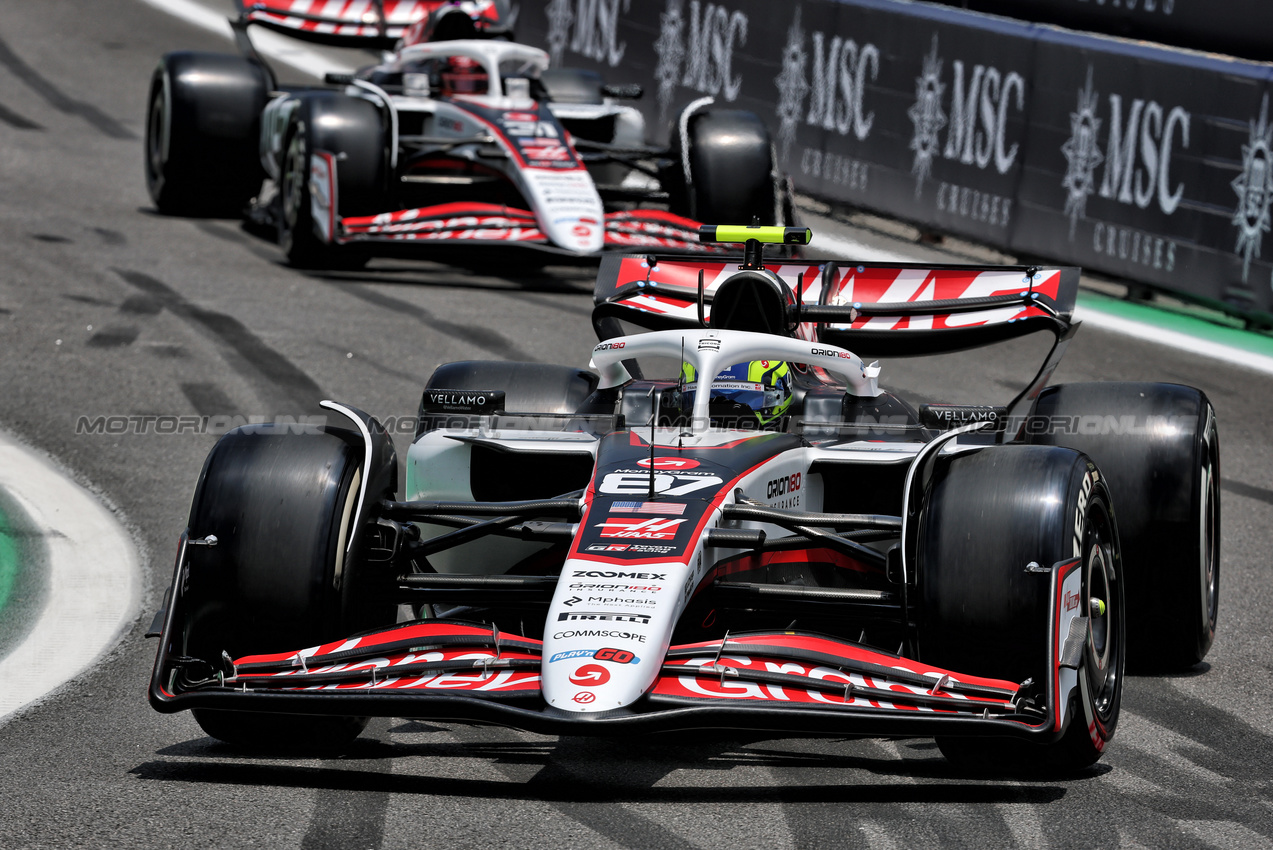 GP BRASILE, Oliver Bearman (GBR) Haas VF-25.

07.11.2025. Formula 1 World Championship, Rd 21, Brazilian Grand Prix, Sao Paulo, Brazil, Sprint Qualifiche Day.

- www.xpbimages.com, EMail: requests@xpbimages.com © Copyright: Batchelor / XPB Images
