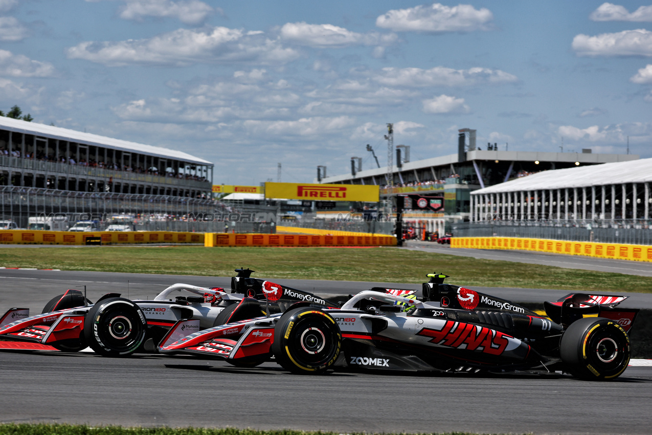 GP CANADA, Esteban Ocon (FRA) Haas VF-25 e Alexander Albon (THA) Atlassian Williams Racing FW47 battle for position.

15.06.2025. Formula 1 World Championship, Rd 10, Canadian Grand Prix, Montreal, Canada, Gara Day.

- www.xpbimages.com, EMail: requests@xpbimages.com © Copyright: Batchelor / XPB Images